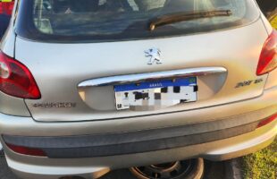 Colisão frontal deixa motorista presa às ferragens em Içara