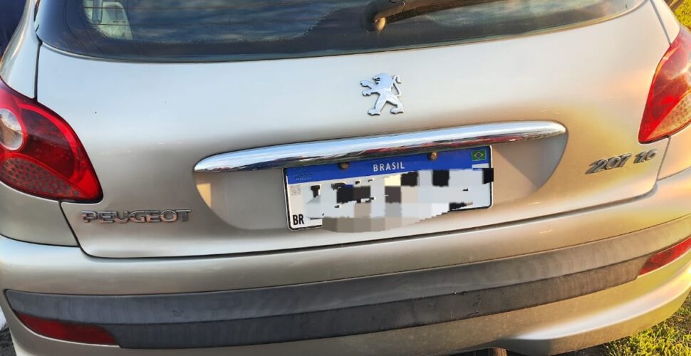 Colisão frontal deixa motorista presa às ferragens em Içara