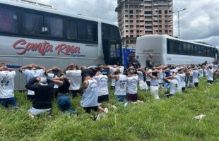 Briga de torcedores interrompe tráfego na BR-101