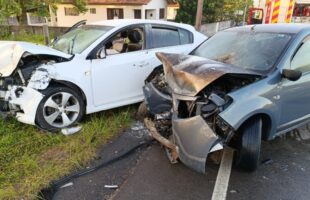 Colisão frontal em Morro da Fumaça deixa carro em chamas