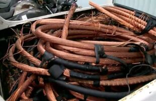 Furto de mais de uma tonelada de cobre deixa empresa com parede destruída em Urussanga