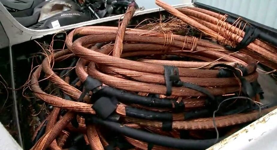 Furto de mais de uma tonelada de cobre deixa empresa com parede destruída em Urussanga