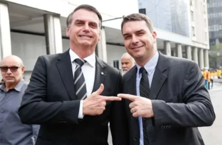 Flávio Bolsonaro confirma ser o escolhido para suceder o pai em 2026
