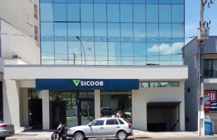 Arrombamento de caixa eletrônico do Sicoob em Orleans termina com dois presos