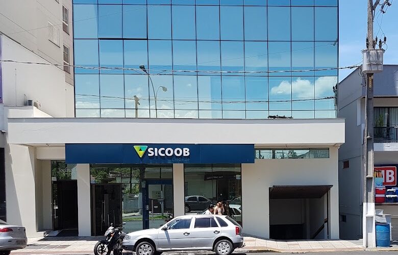 Arrombamento de caixa eletrônico do Sicoob em Orleans termina com dois presos