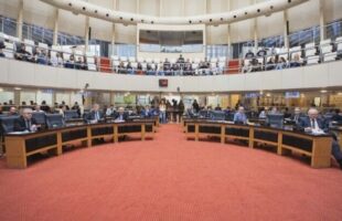 Assembleia catarinense aprova fim das cotas raciais nas universidades