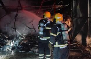 Incêndio consome estufa de fumo em Lauro Müller na madrugada de sábado