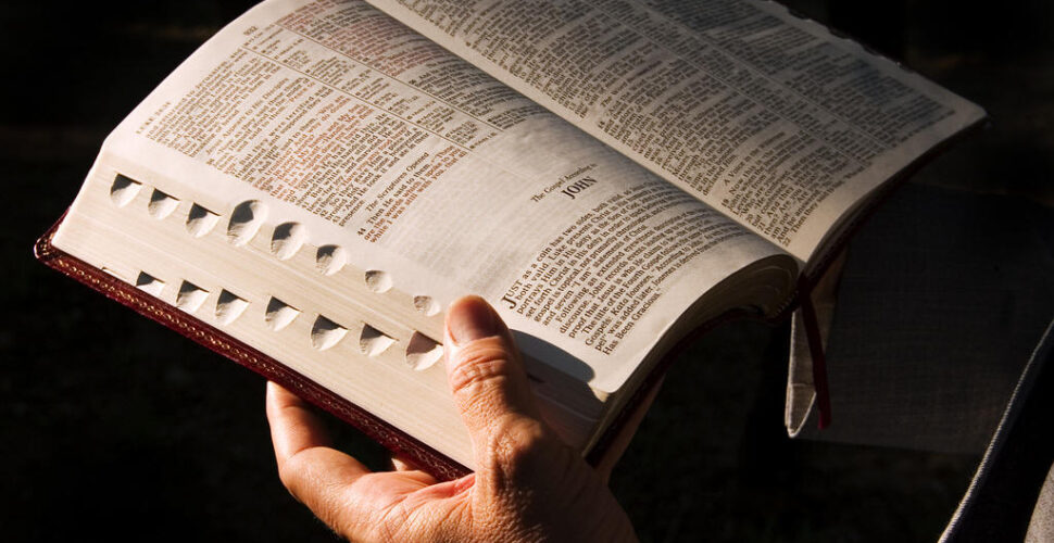 Pescaria Brava celebra Dia da Bíblia com carreata religiosa