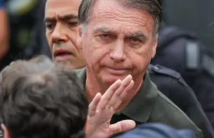 Exame confirma hérnias em Bolsonaro e defesa reforça pedido de cirurgia ao STF