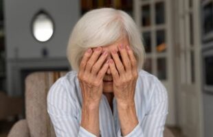 Idosa de 77 anos perde R$ 13 mil em golpe do falso entregador