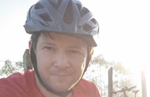 Colisão frontal entre motos em Orleans deixa um morto e três feridos