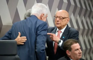 Senado aprova redução de penas para condenados por atos golpistas, incluindo Bolsonaro