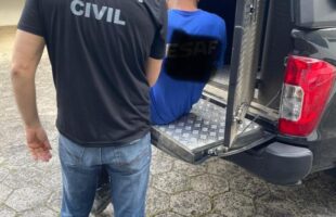 Homem procurado por tráfico é preso dentro de ônibus em Urussanga