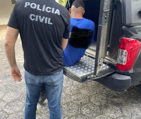 Homem procurado por tráfico é preso dentro de ônibus em Urussanga