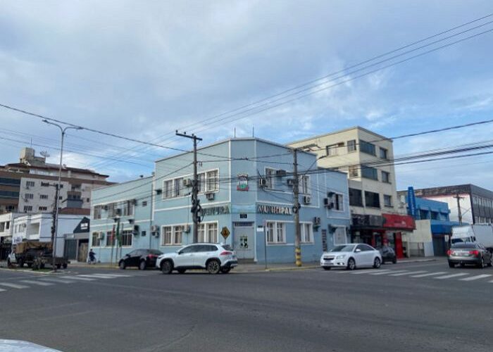 Servidores acusam, prefeitura nega: o imbróglio do 13º atrasado em Braço do Norte