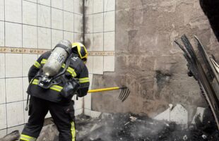 Incêndio consome edícula e coloca morador em estado de choque