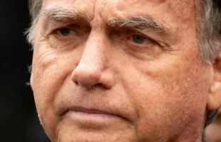 Cirurgia de Bolsonaro para corrigir hérnia ocorre nesta quinta-feira de Natal