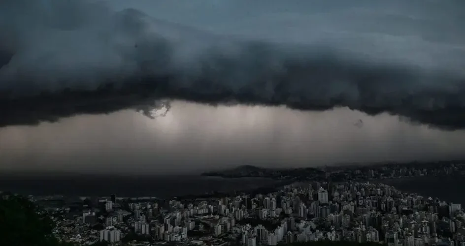 Temporais ameaçam o Natal na Região Sul com nove áreas em alerta em SC