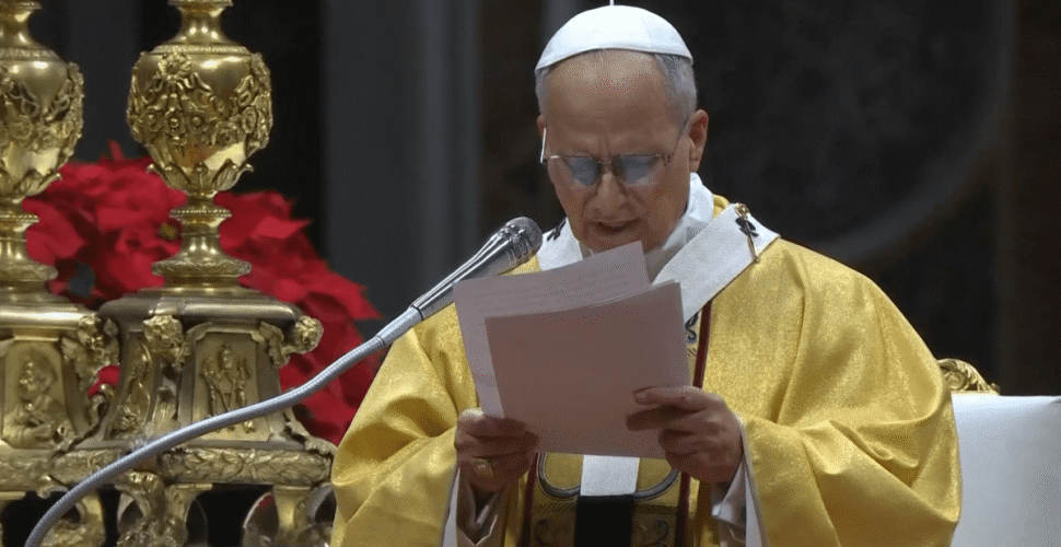 Papa em sua primeira Missa do Galo: “Negar ajuda aos pobres é rejeitar Deus”