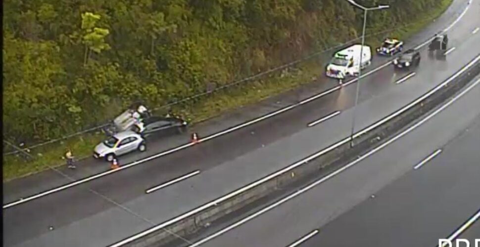 Atropelamento na BR-101 deixa dois PRFs e duas pessoas gravemente feridos na véspera de Natal