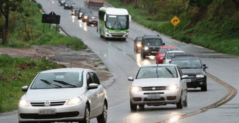 Nova regra para uso de faróis em rodovias entra em vigor em 2026