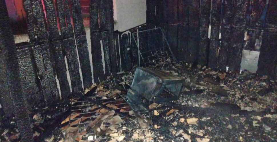 Incêndio consome casa de madeira em Criciúma