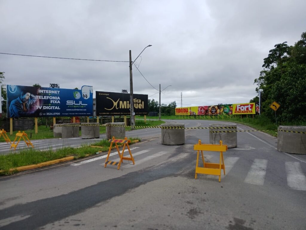 Ponte em Araranguá é interditada por risco de desabamento