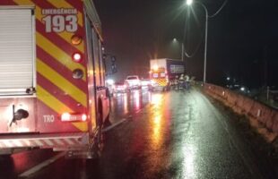 Acidente com cinco veículos deixa sete feridos em rodovia de Tubarão