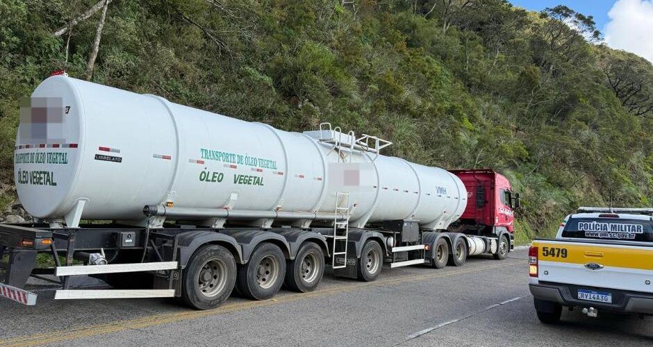 Serra do Rio do Rastro terá bloqueio parcial nesta terça-feira para retirada de veículo longo