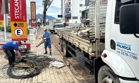 Palhoça realiza mutirão de limpeza e reconstrução após forte chuva
