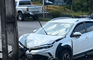 Acidente entre caminhonete e carro é registrado em Lauro Müller