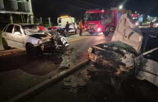 Colisão entre dois carros deixa motoristas gravemente feridos na SC-445, em Içara