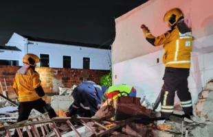 Homem fica ferido após desabamento de estrutura em Criciúma