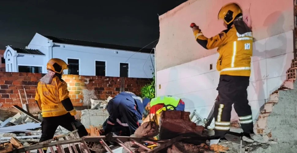 Homem fica ferido após desabamento de estrutura em Criciúma