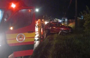 Colisão entre dois carros deixa três idosos feridos em Içara