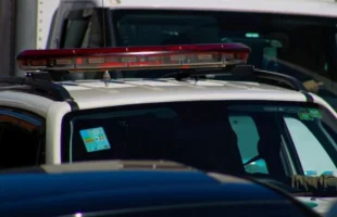 Perseguição na BR-101 termina com carro capotado e apreensão de droga avaliada em R$ 80 mil