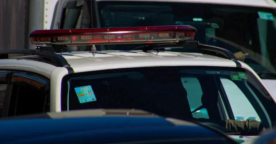 Perseguição na BR-101 termina com carro capotado e apreensão de droga avaliada em R$ 80 mil