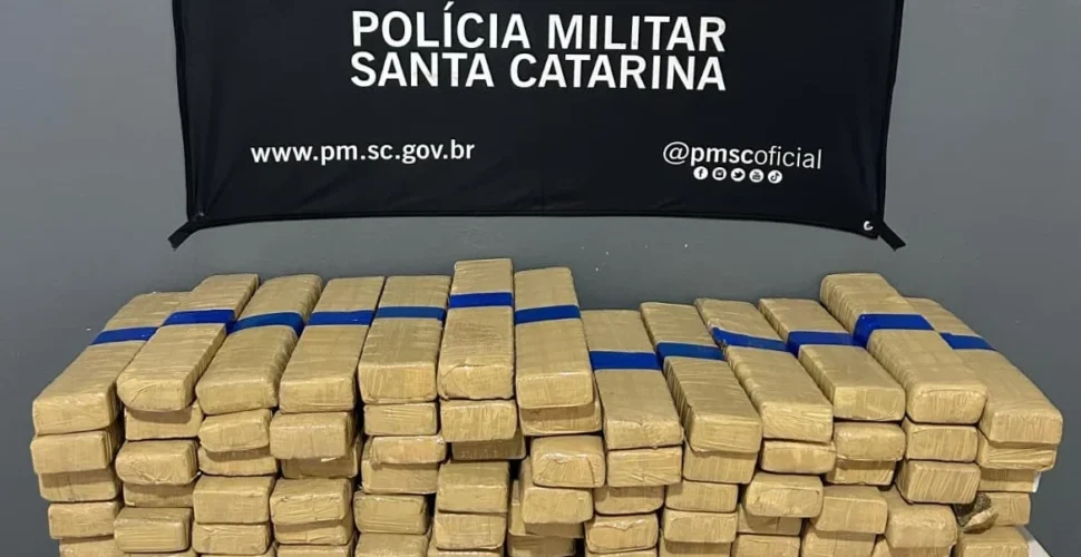 Homem é preso com mais de 70 quilos de maconha na BR-101, em Tubarão