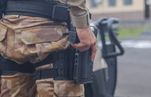 Mulher reage a assalto, entra em luta corporal e fica ferida em Garopaba