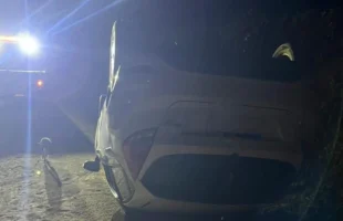 Capotamento deixa duas pessoas feridas em Jaguaruna