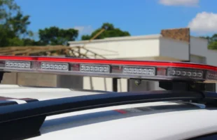 Ex-marido e ex-sogra invadem residência e ameaçam jovem em Criciúma