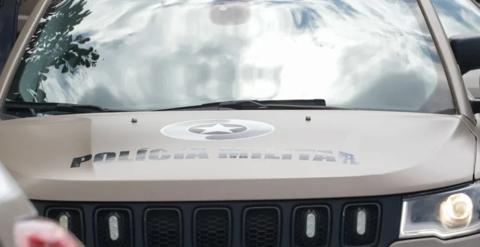 Motorista é flagrado com arma falsa após ameaças em briga de trânsito em Criciúma