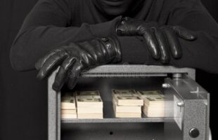 Cofre com mais de R$ 40 mil é roubado de casa em Criciúma