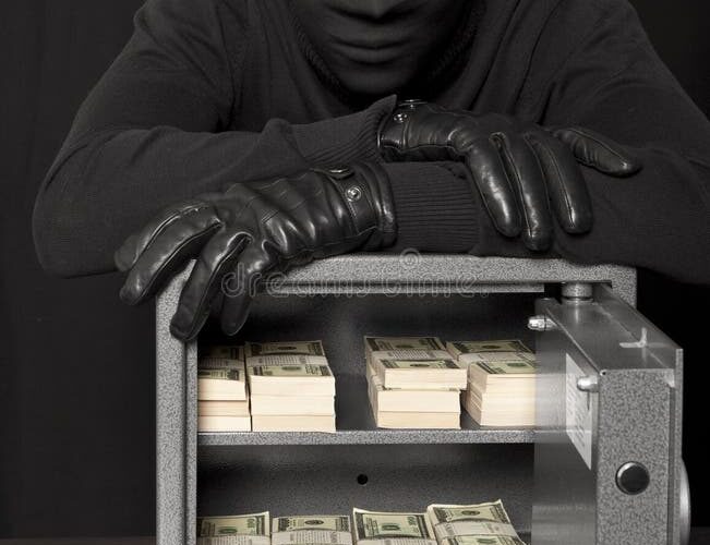 Cofre com mais de R$ 40 mil é roubado de casa em Criciúma