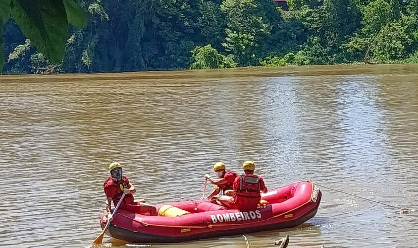 Corpo é localizado no Rio Tubarão, próximo à Ponte do Exército