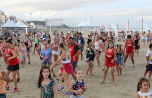 Verão agitado: Sesc leva esporte, cultura e saúde para a Praia do Mar Grosso