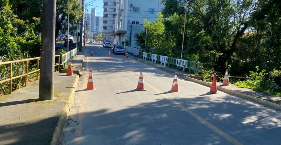 Ponte da Rocinha interditada gera transtornos em Lauro Müller