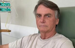 Michelle relata que Bolsonaro caiu e bateu a cabeça durante crise em cela