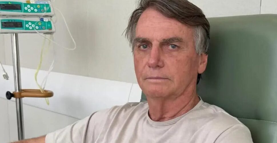 Michelle relata que Bolsonaro caiu e bateu a cabeça durante crise em cela