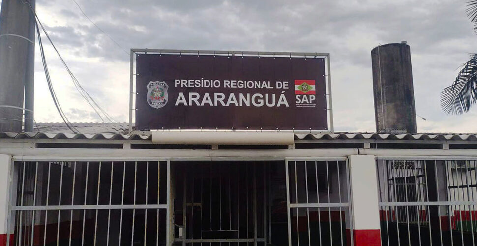 Detento escapa de presídio em Araranguá, furta carro e segue foragido